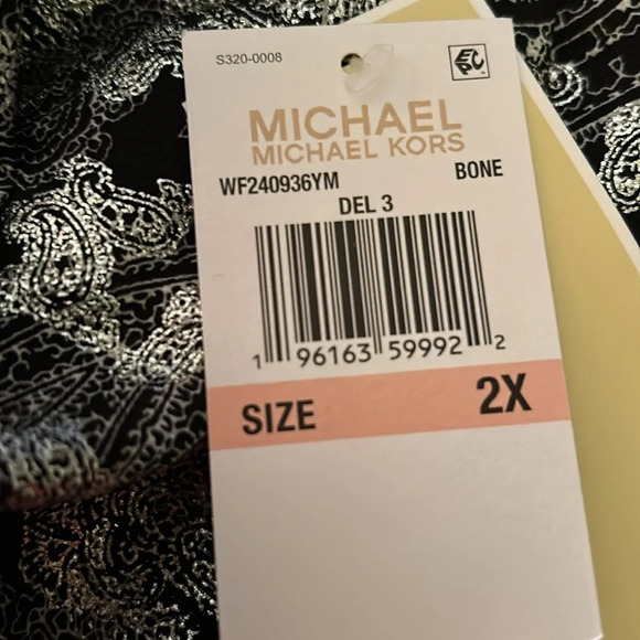 NWT MICHAEL KORS Black Metallic Paisley Short Sleeve Wrap Top plus size 2X - Picture 4 of 4